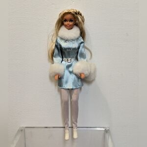 Barbie Vtg Fashion Ave Boutique 1996 Ice Blue Coat White Faux Fur Barbie Doll